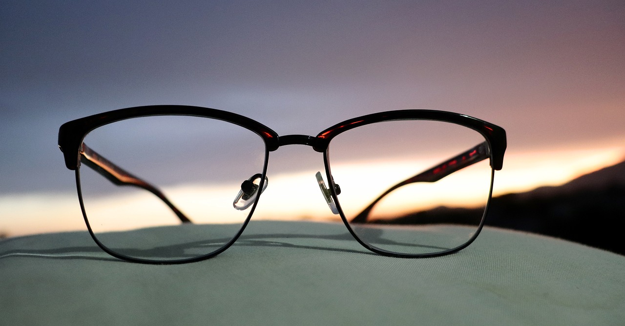 Why It's Important to Wear Lead-Free Glasses?