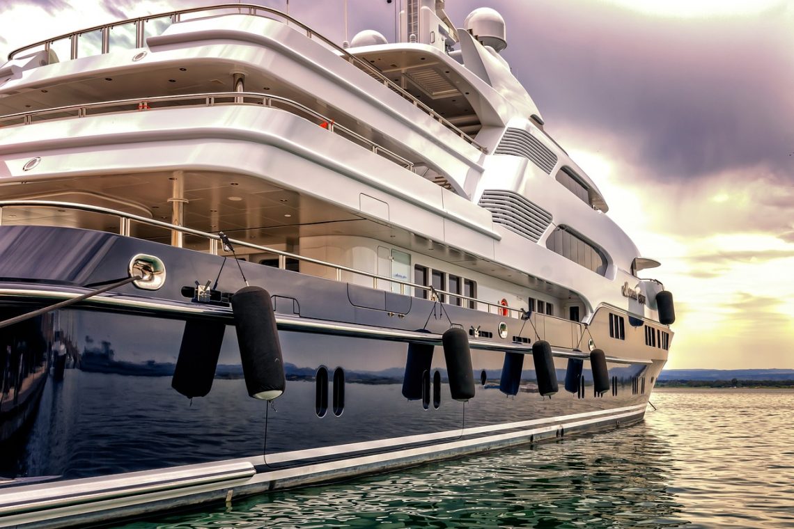 Should I Hire a Chef When Renting a Yacht in Miami Beach?