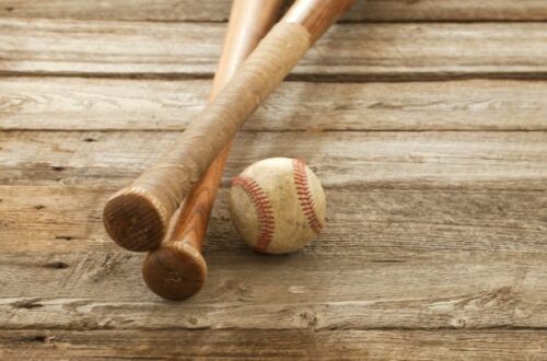 The Differences Between Wood and Aluminum Bats