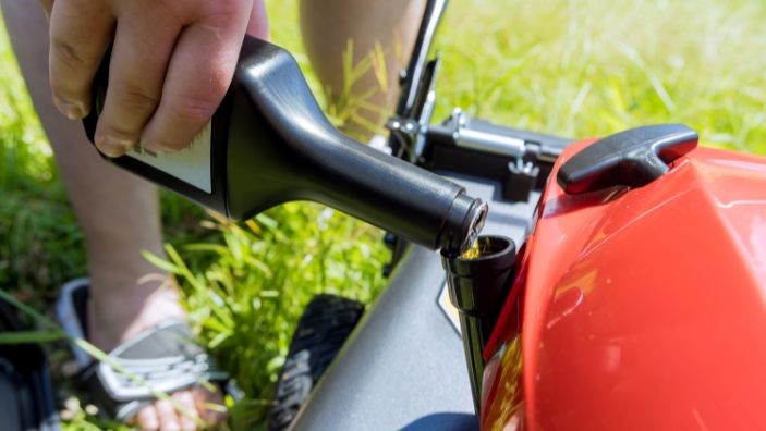 Tips for Choosing the Right Type of Oil for Your Mower