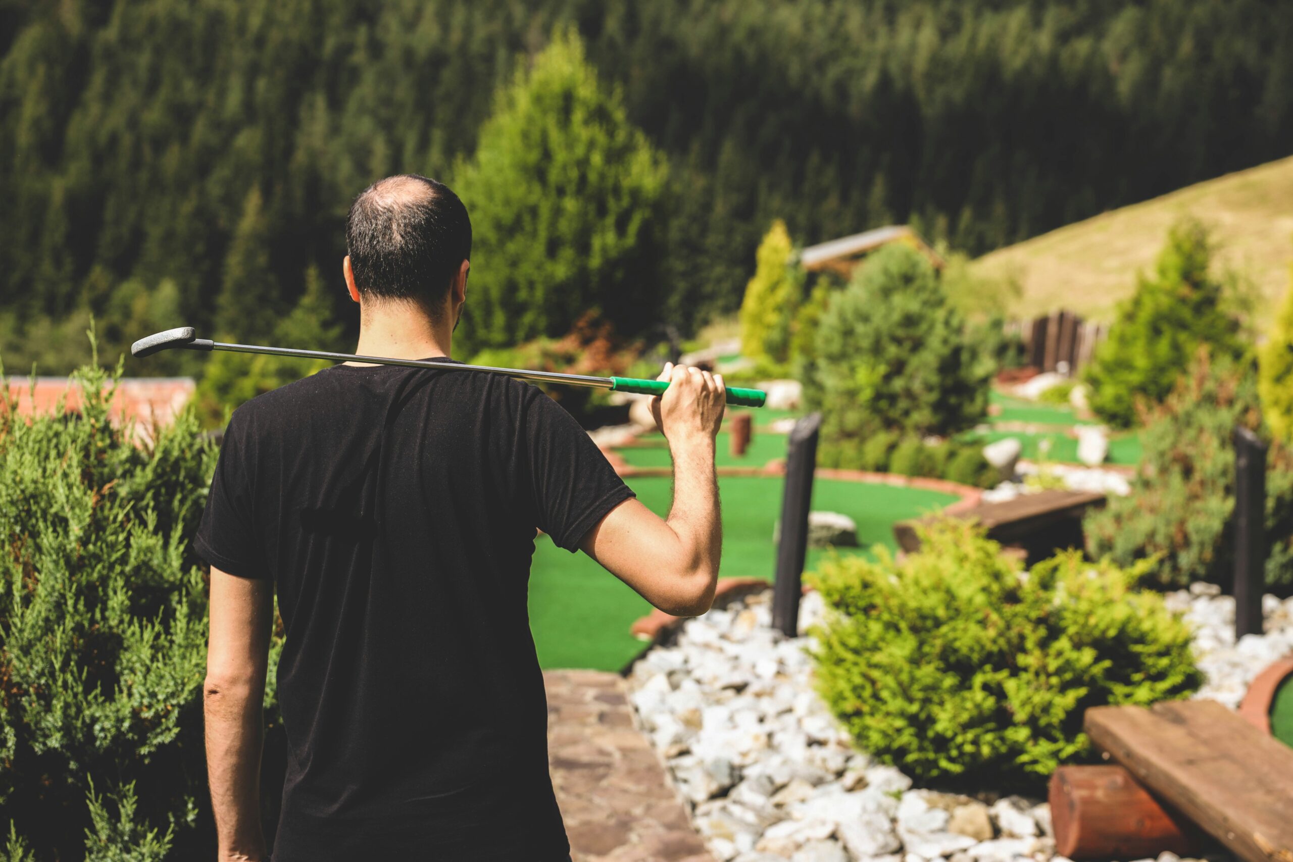 Building the Ultimate Backyard Golf Setup: A DIY Guide for Sports Dads